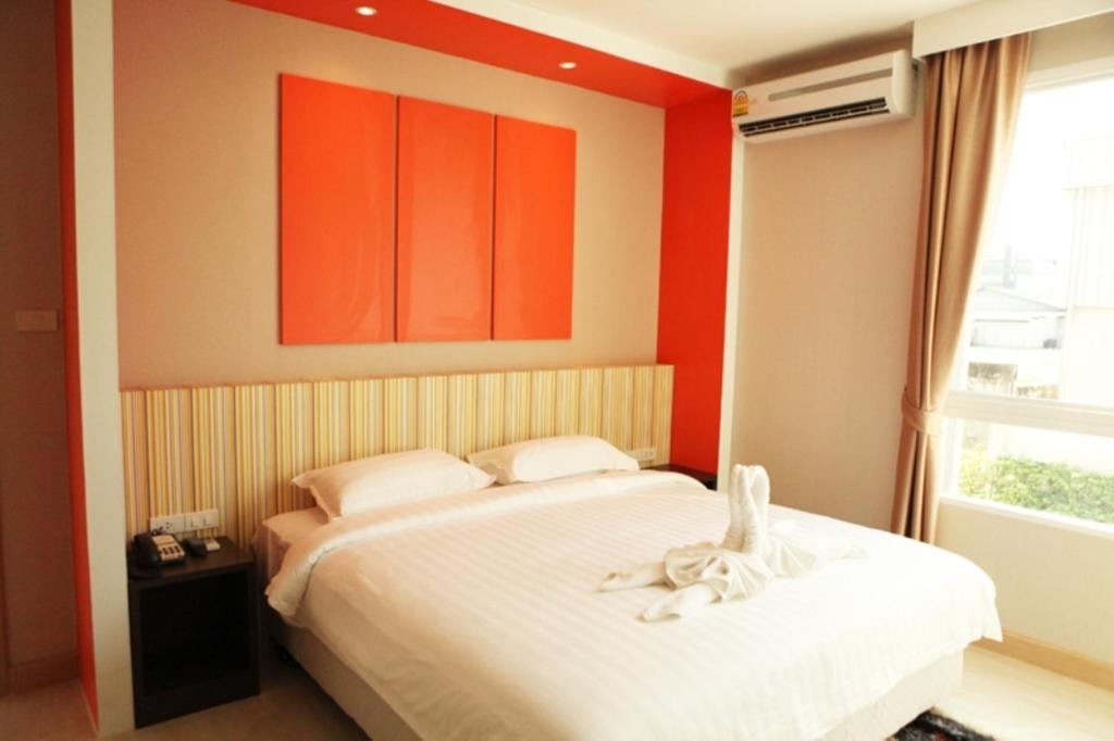 1 Bed Condo — photo 2