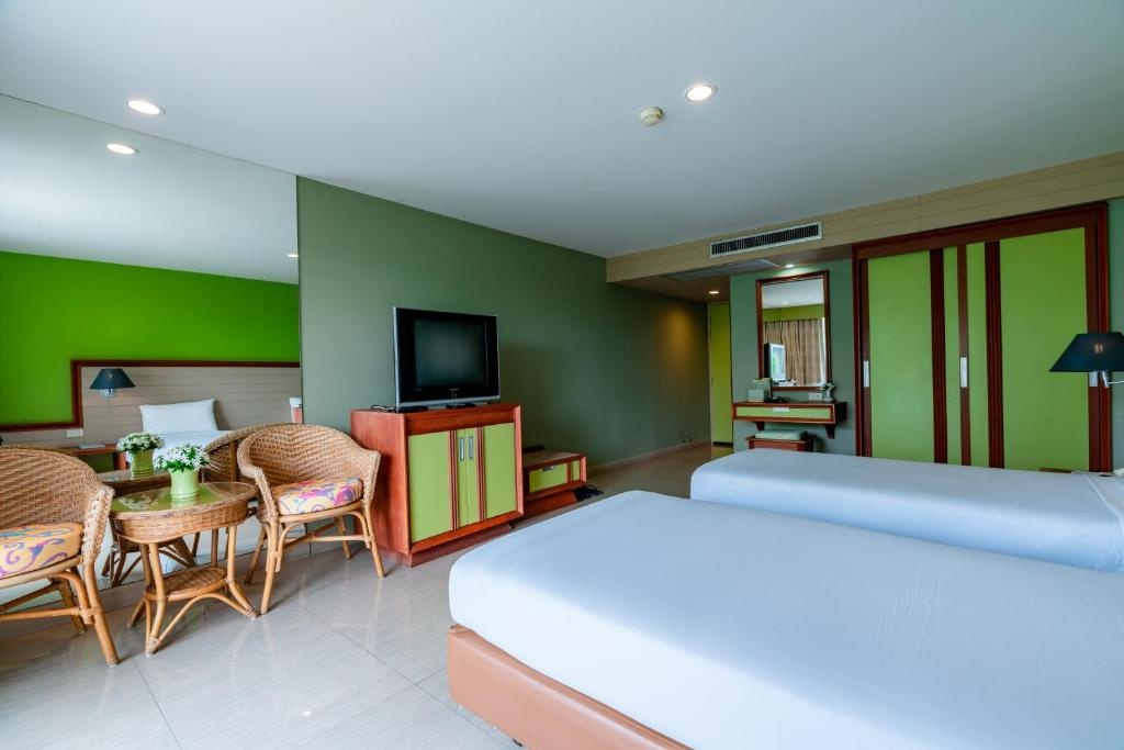 1 Bed Condo — photo 3