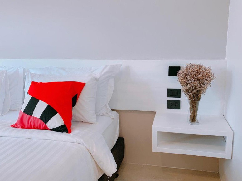 1 Bed Condo — photo 2