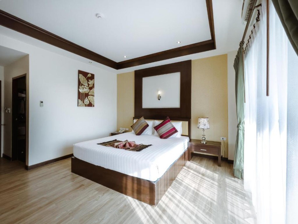 1 Bed Condo — photo 2