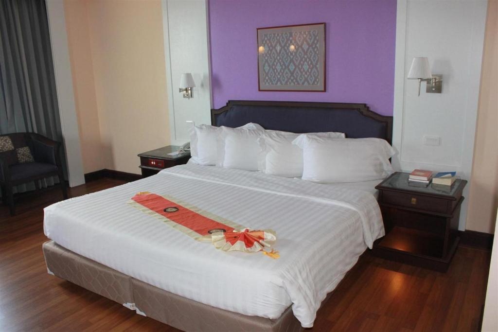 1 Bed Condo — photo 1