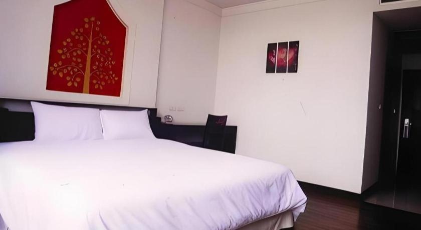 1 Bed Condo — photo 5