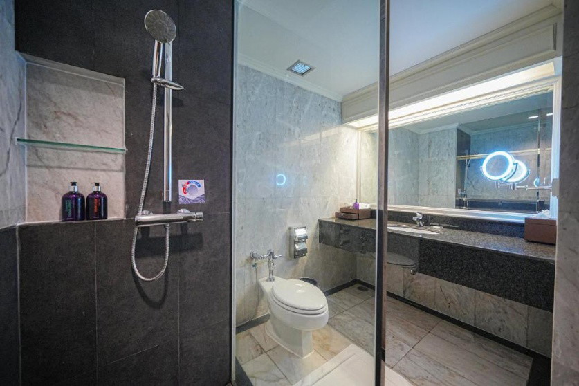 1 Bed Condo — photo 4