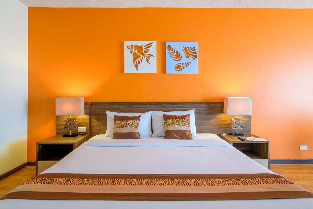 1 Bed Condo — photo 3