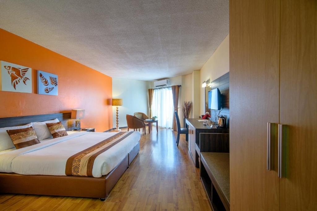 1 Bed Condo — photo 5