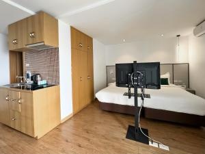 1 Bed Condo · Khlong Toei, bangkok — photo 5