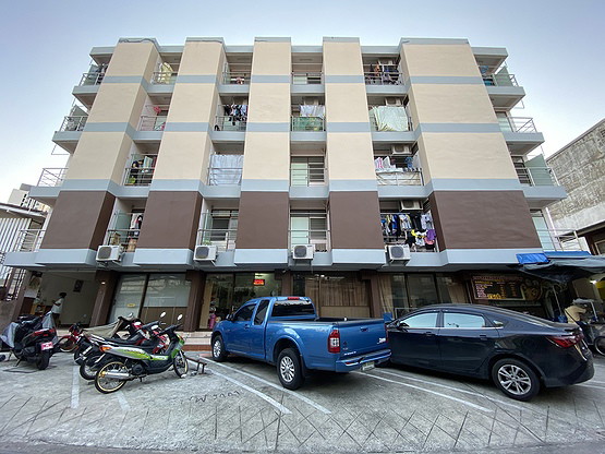 Condo · Huai Khwang, bangkok — photo 1