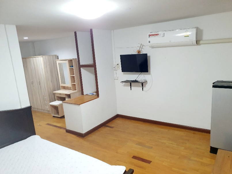 1 Bed Condo — photo 1