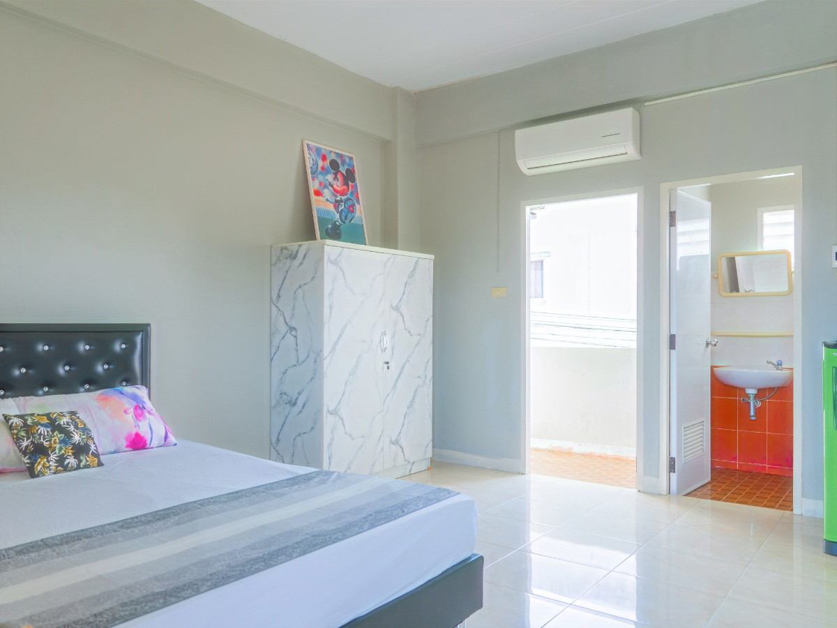 1 Bed Condo — photo 1