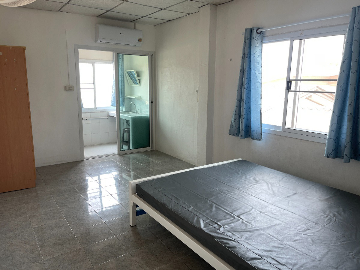 1 Bed Condo — photo 3
