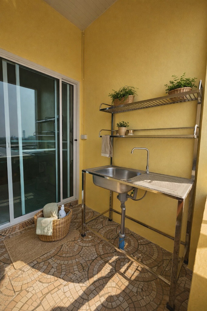 1 Bed Condo — photo 4