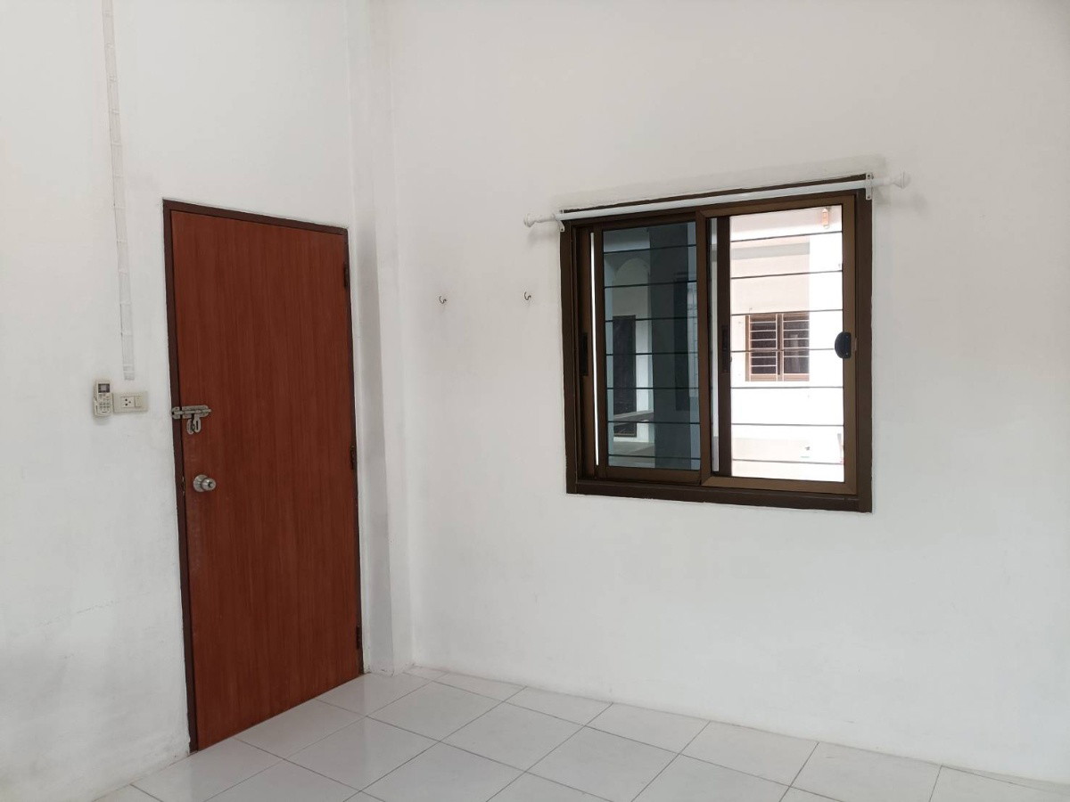 1 Bed Condo — photo 2