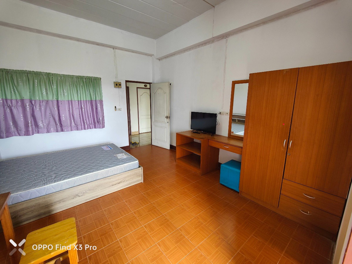 1 Bed Condo — photo 2