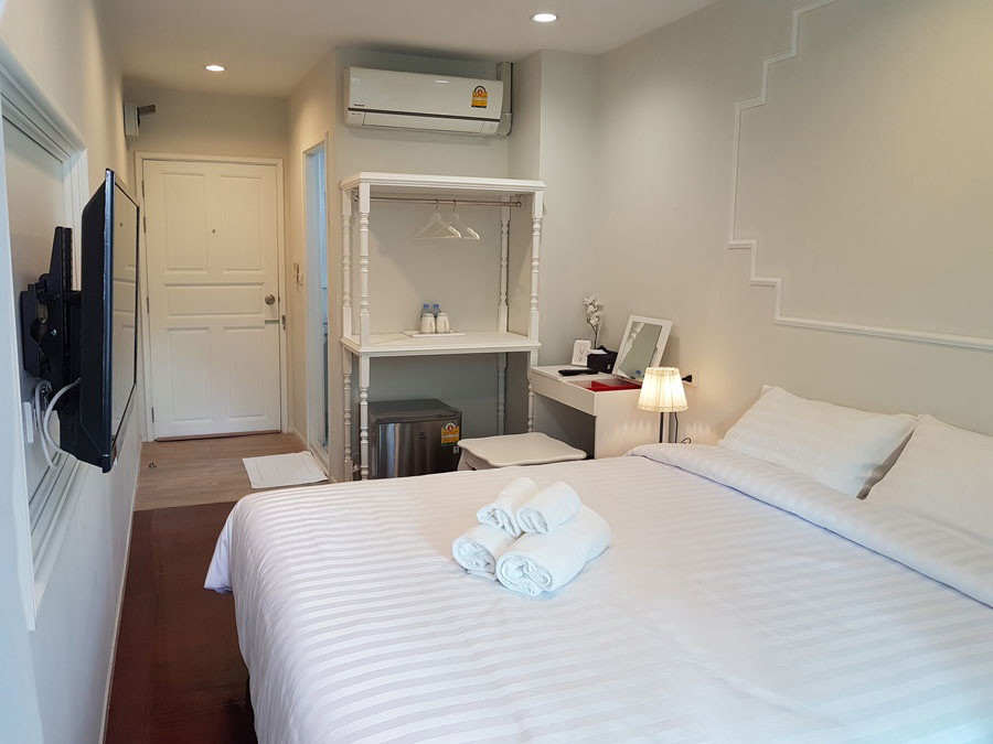 Condo · Bang Rak, bangkok — photo 1