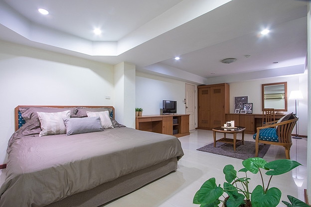 Condo · Huai Khwang, bangkok — photo 1