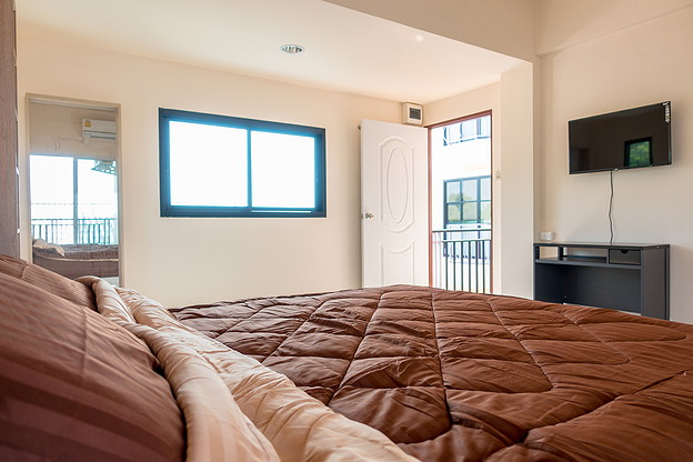 1 Bed Condo — photo 3