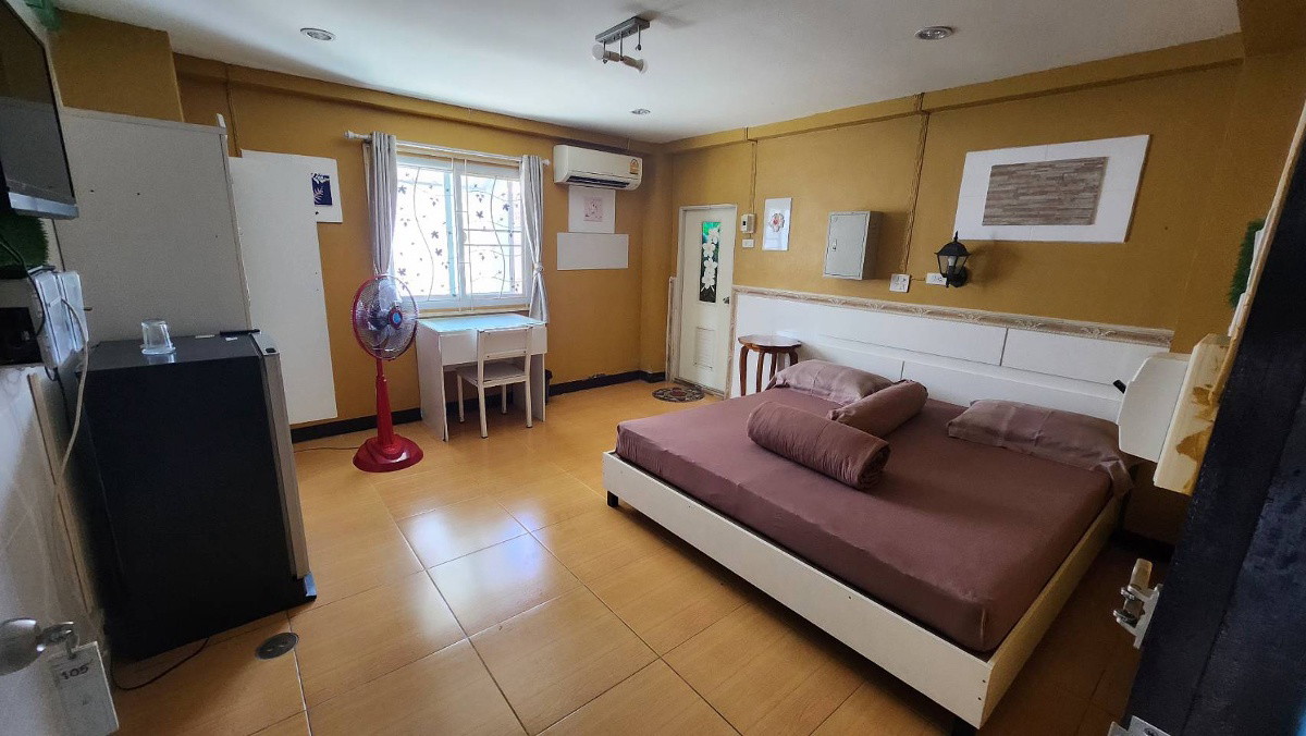 1 Bed Condo — photo 1