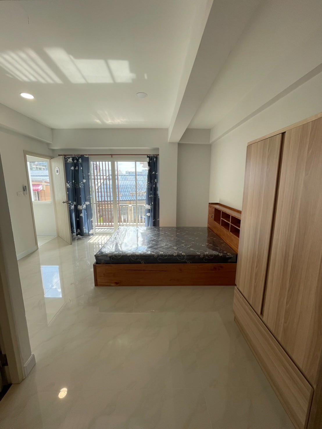 1 Bed Condo — photo 1