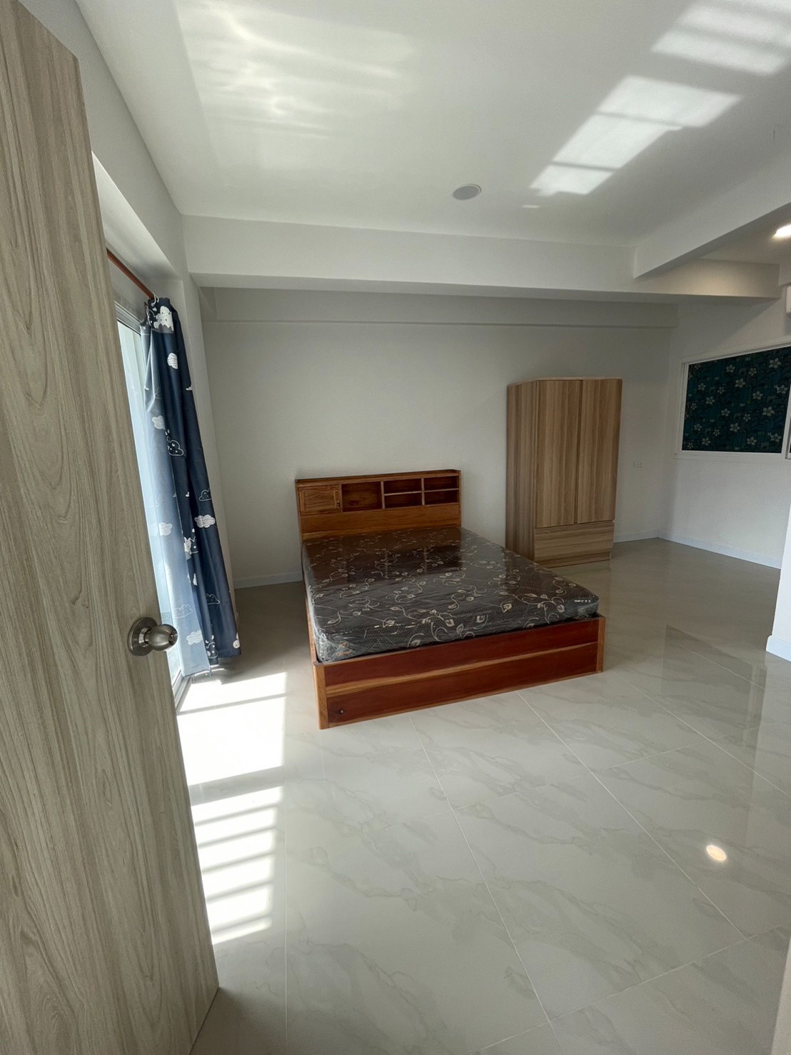 1 Bed Condo — photo 2