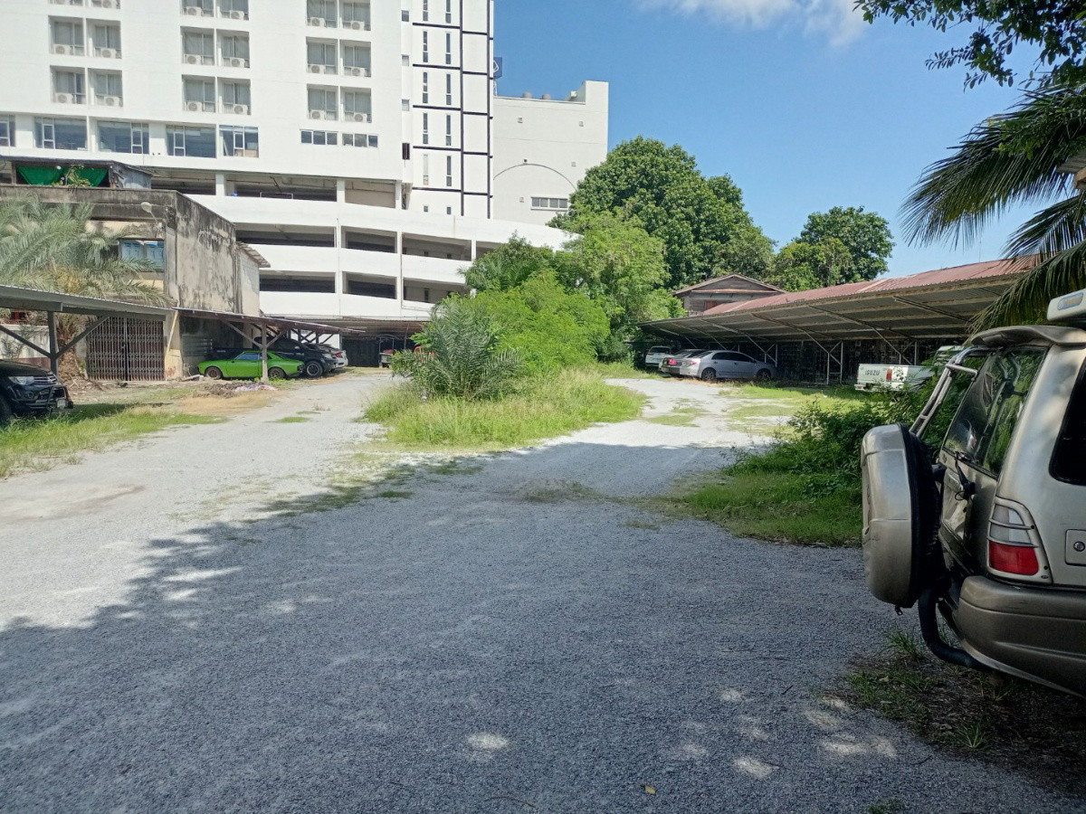 Condo · Mueang Chon Buri, chon_buri — photo 1