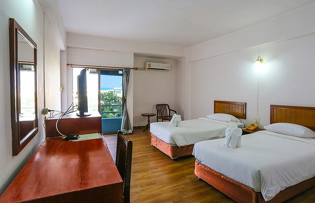 1 Bed Condo — photo 2