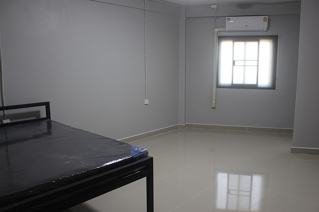 Condo · Huai Khwang, bangkok — photo 1