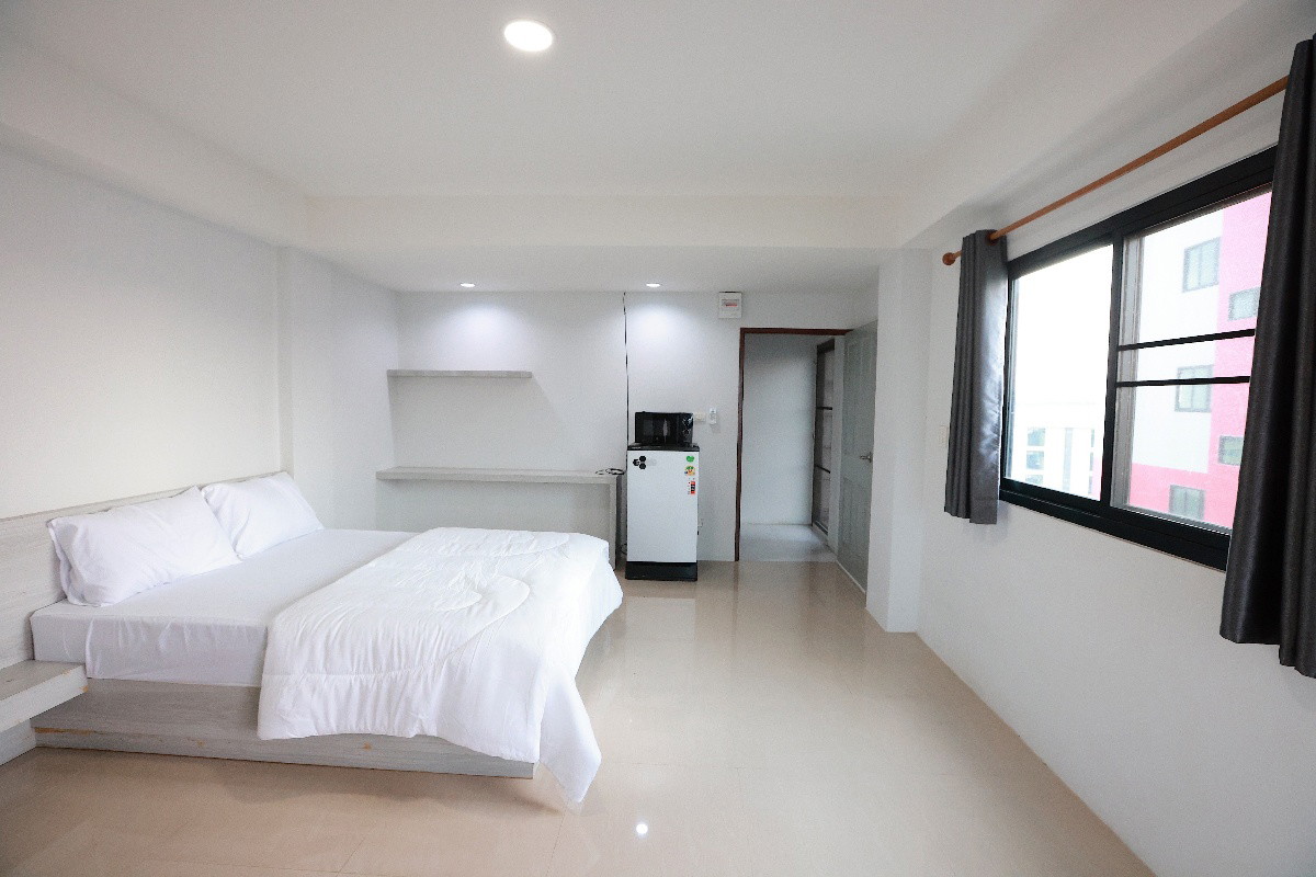 1 Bed Condo — photo 3