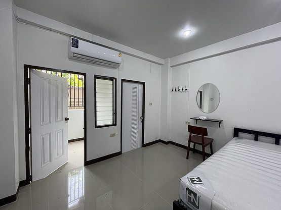 1 Bed Condo — photo 3