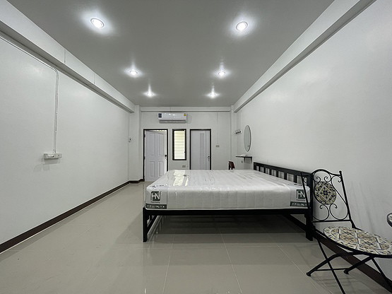 1 Bed Condo — photo 4