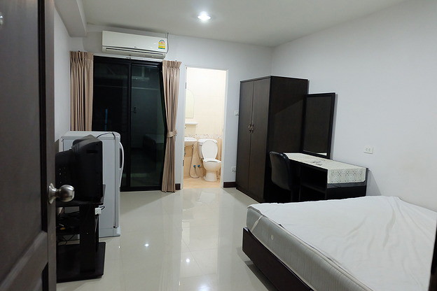1 Bed Condo · Wang Thonglang, bangkok — photo 1