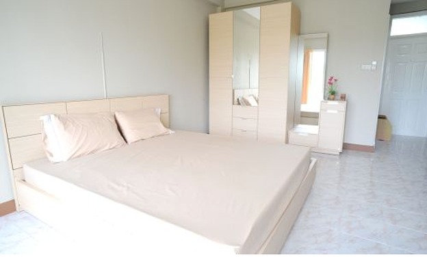 1 Bed Condo — photo 1