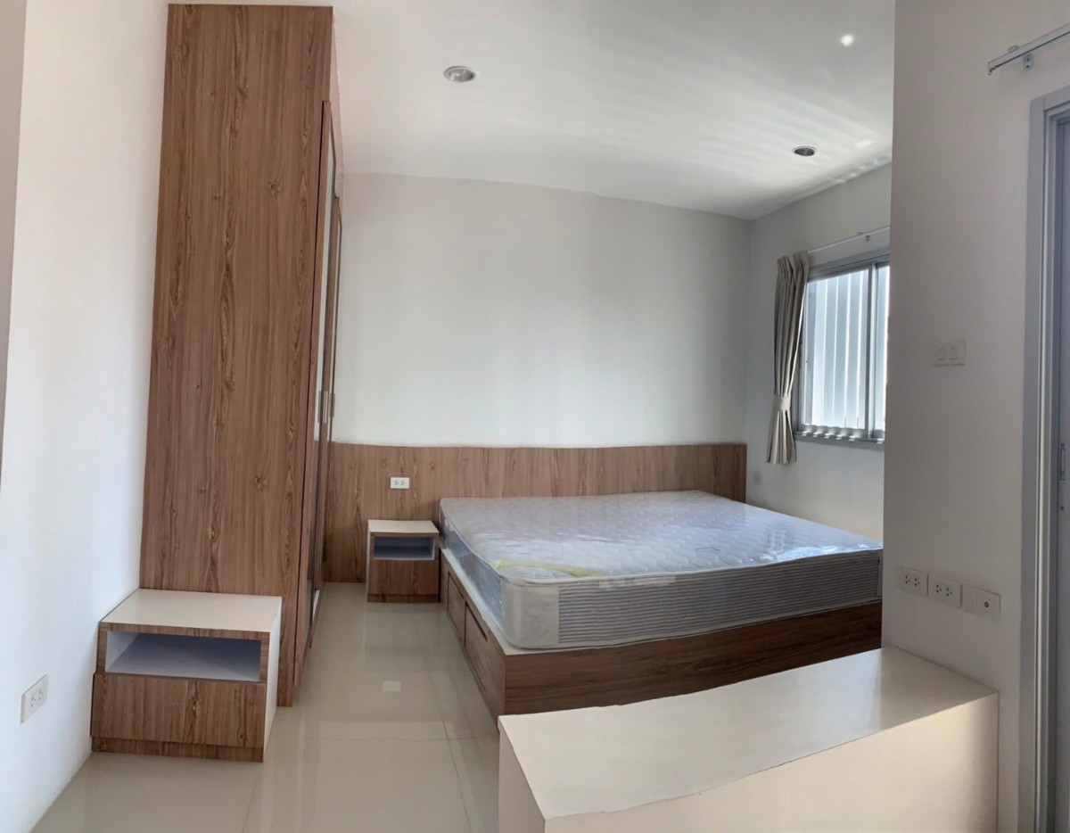 Condo · Bang Rak, bangkok — photo 1