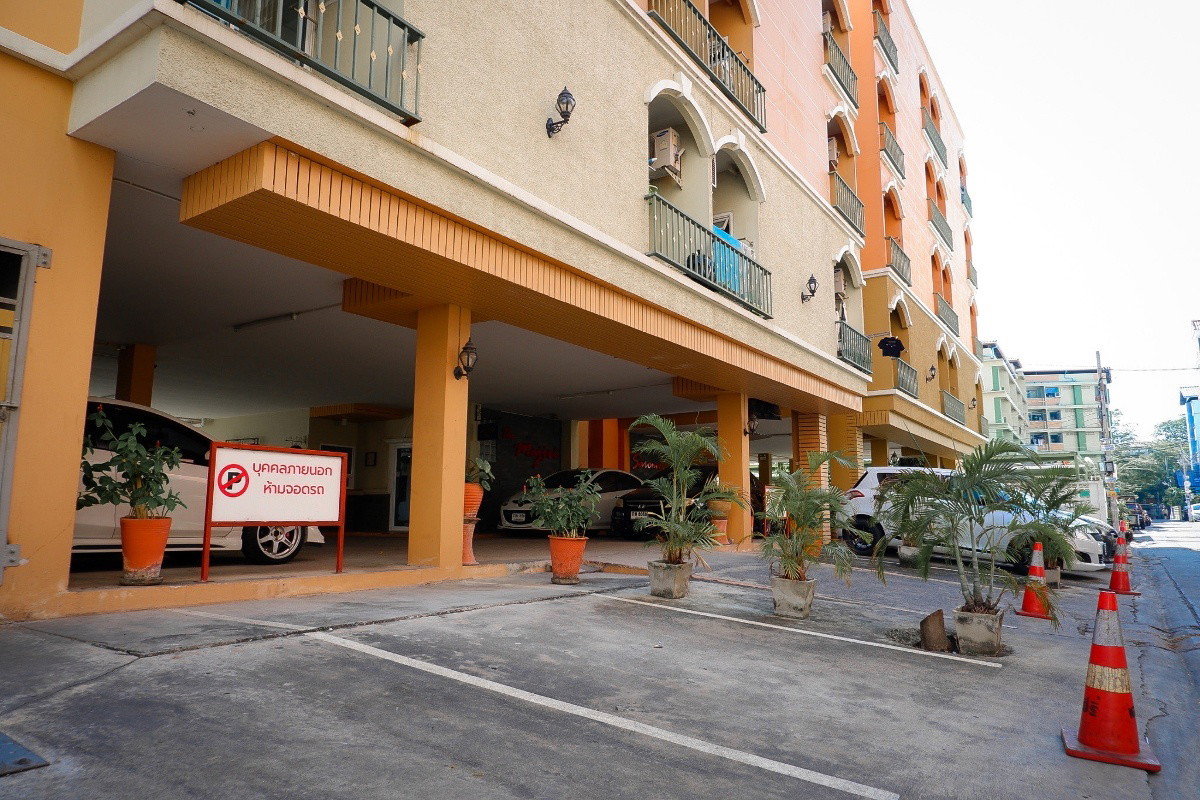1 Bed Condo · Watthana, bangkok — photo 2