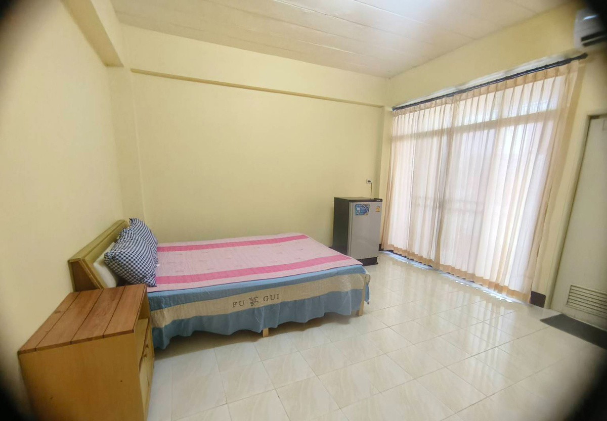 1 Bed Condo — photo 2