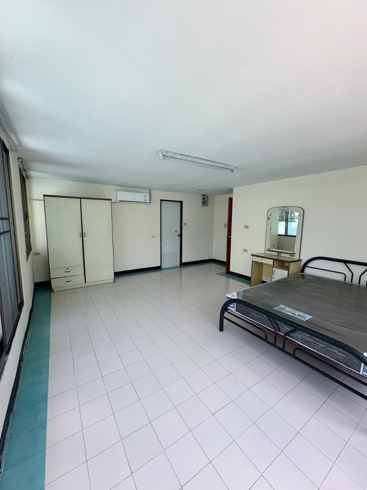 Condo · Huai Khwang, bangkok — photo 1