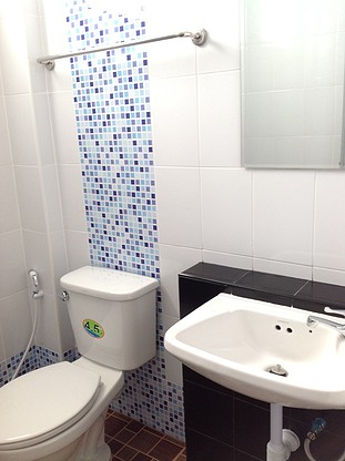 1 Bed Condo — photo 3