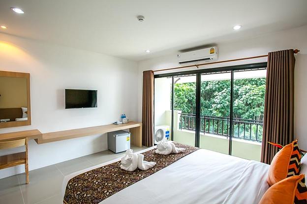 1 Bed Condo — photo 2