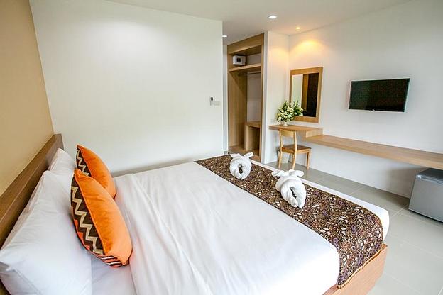 1 Bed Condo — photo 3