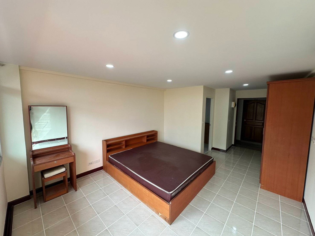 1 Bed Condo — photo 1