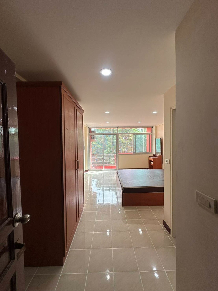 1 Bed Condo — photo 2