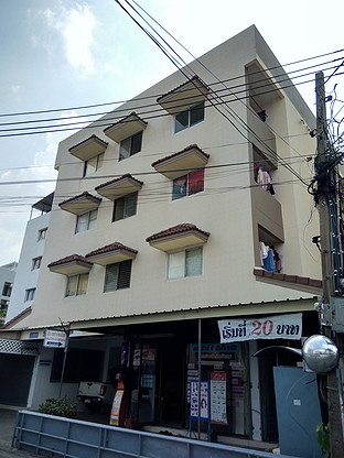 Condo · Wang Thonglang, bangkok — photo 1