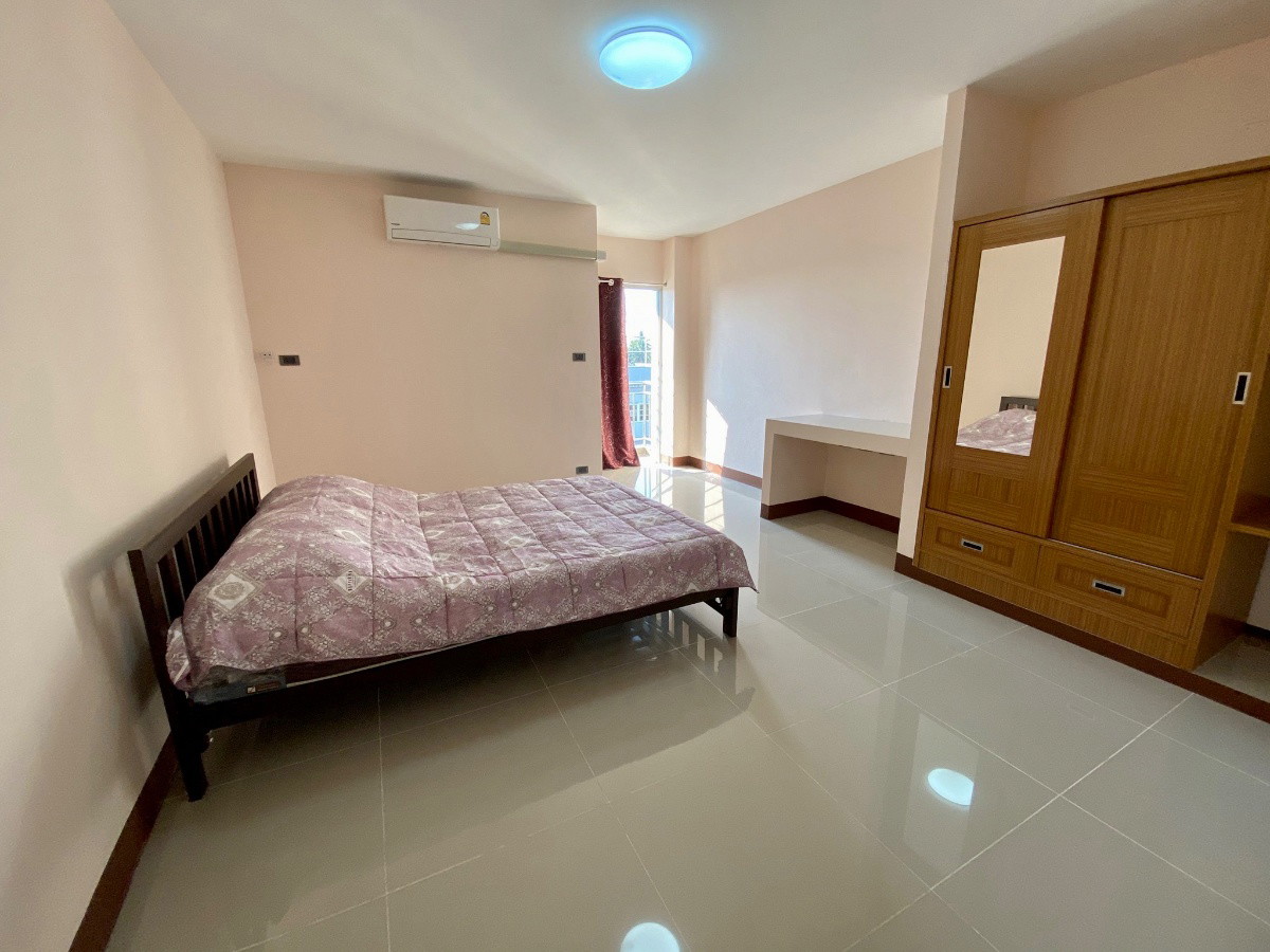 1 Bed Condo — photo 2