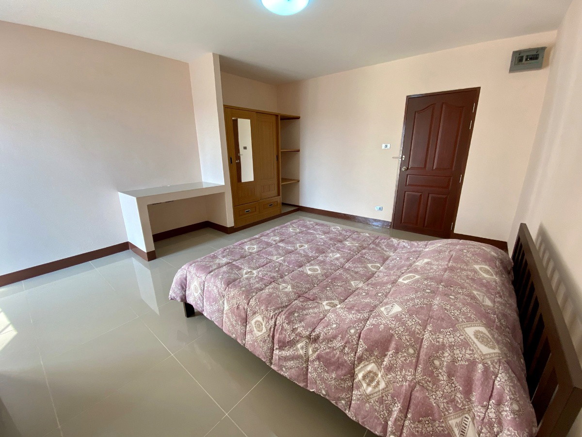 1 Bed Condo — photo 3