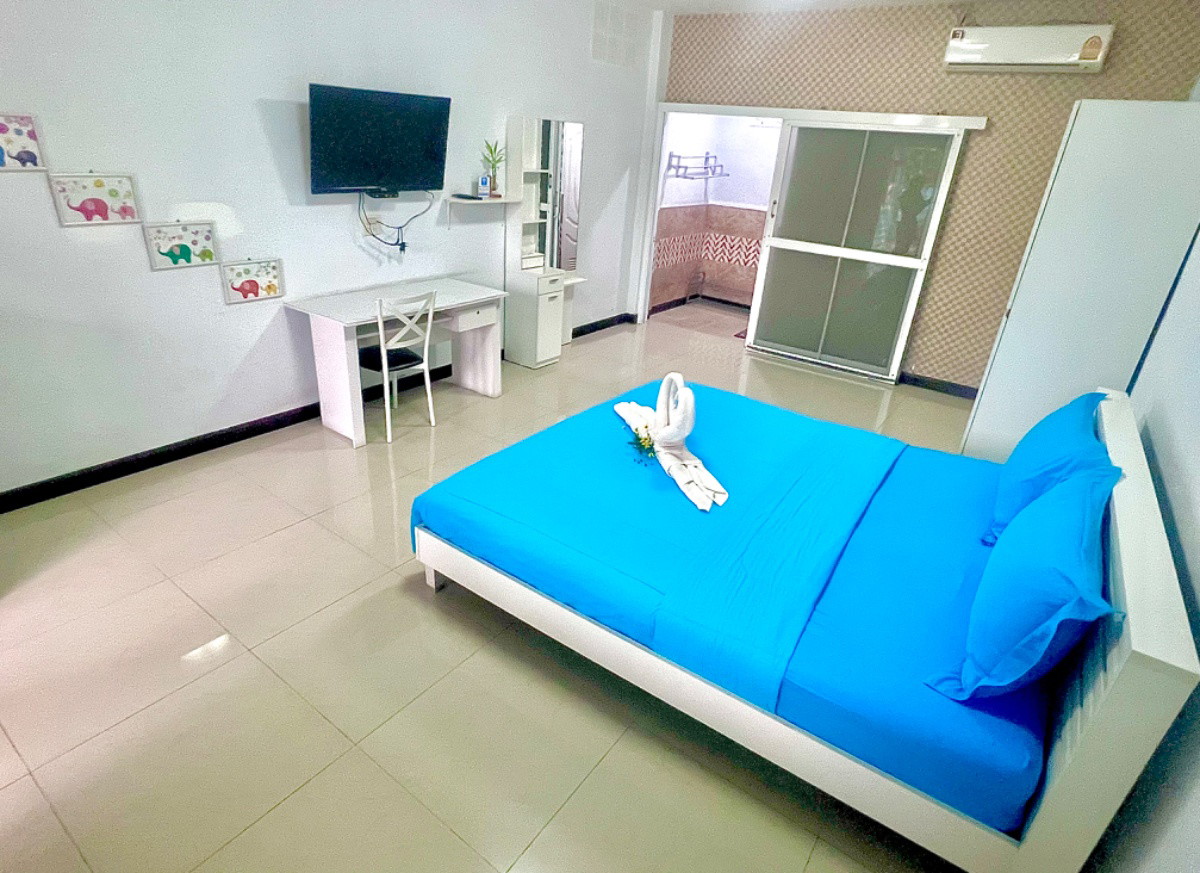 1 Bed Condo — photo 3