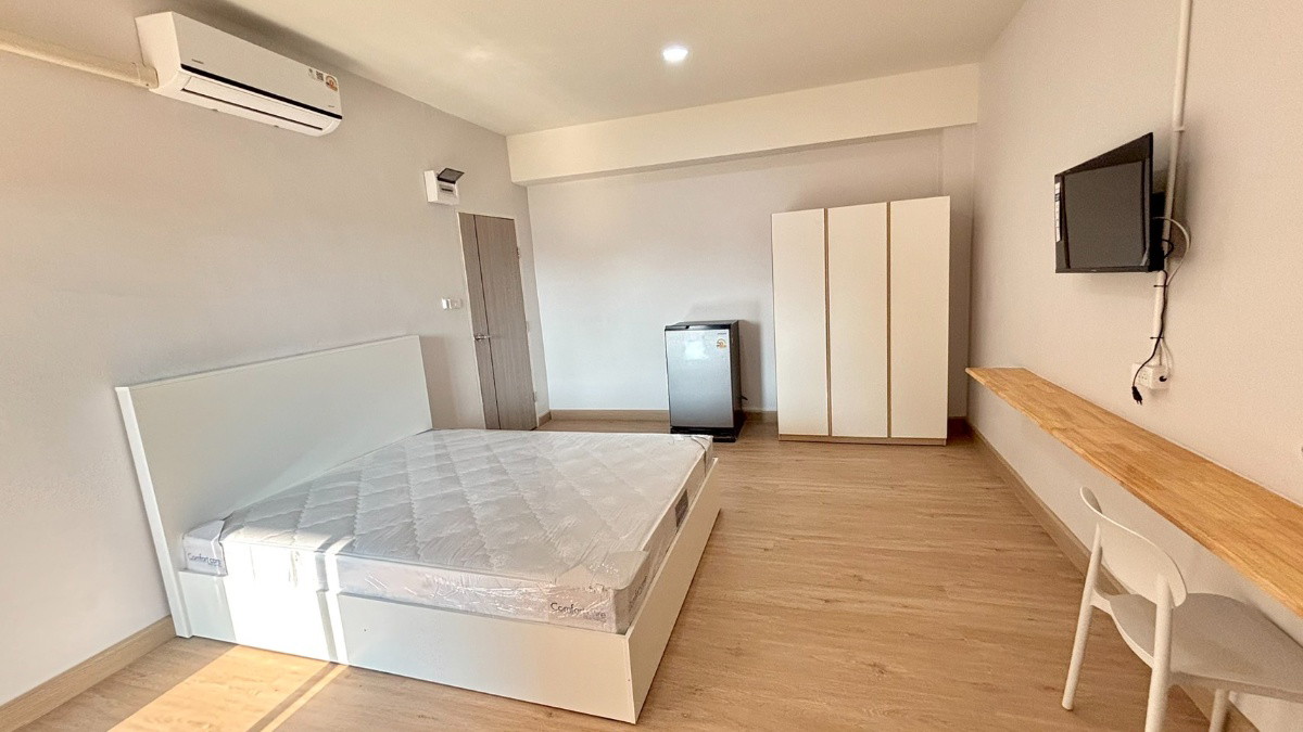 1 Bed Condo — photo 1
