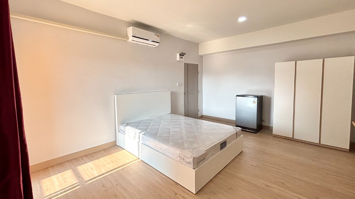 1 Bed Condo — photo 2