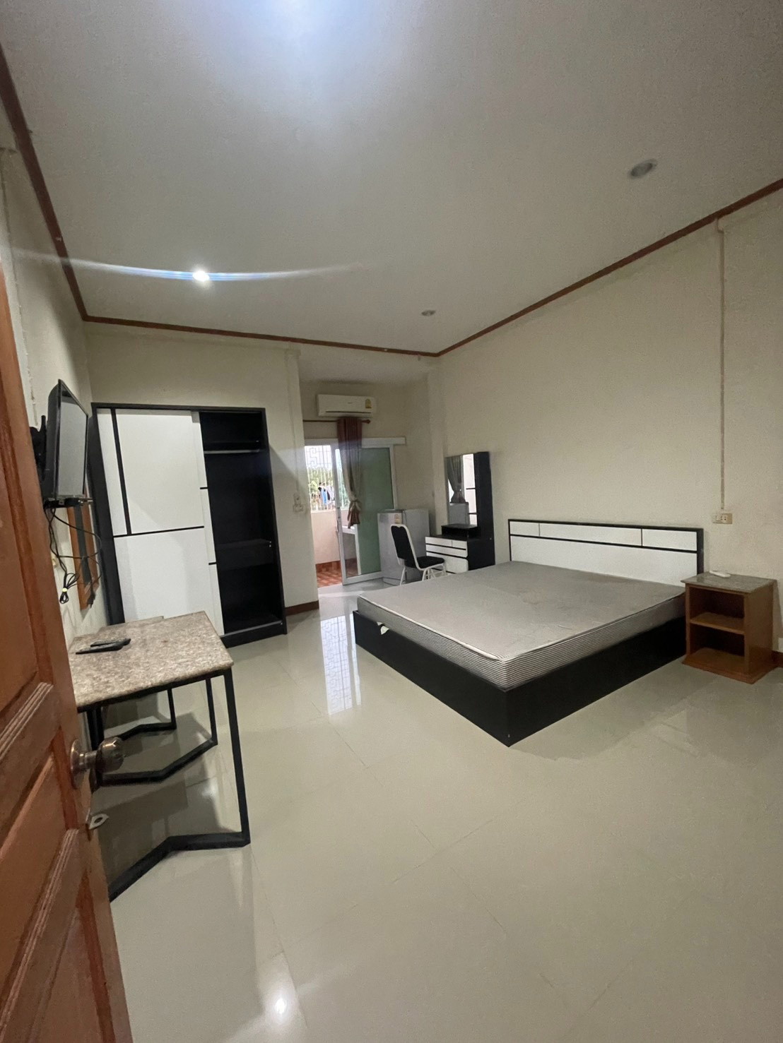1 Bed Condo — photo 4
