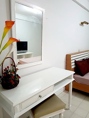 1 Bed Condo · Khlong Toei, bangkok — photo 2