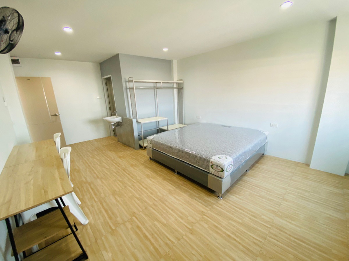 Condo — photo 1