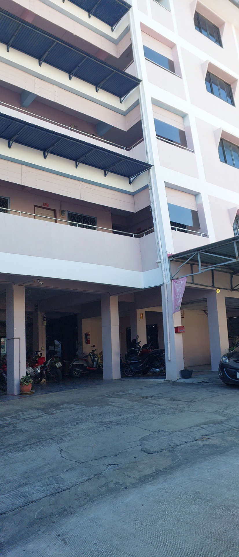 1 Bed Condo — photo 2
